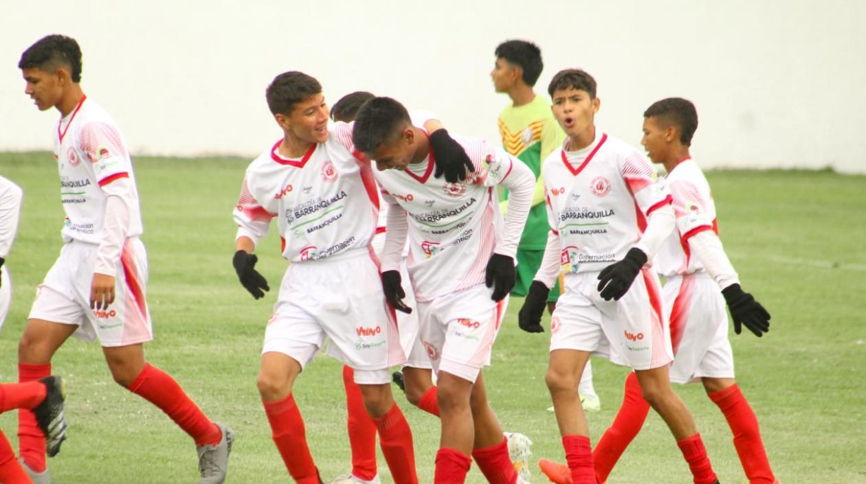 Niul Vergara celebra el gol del triunfo. 