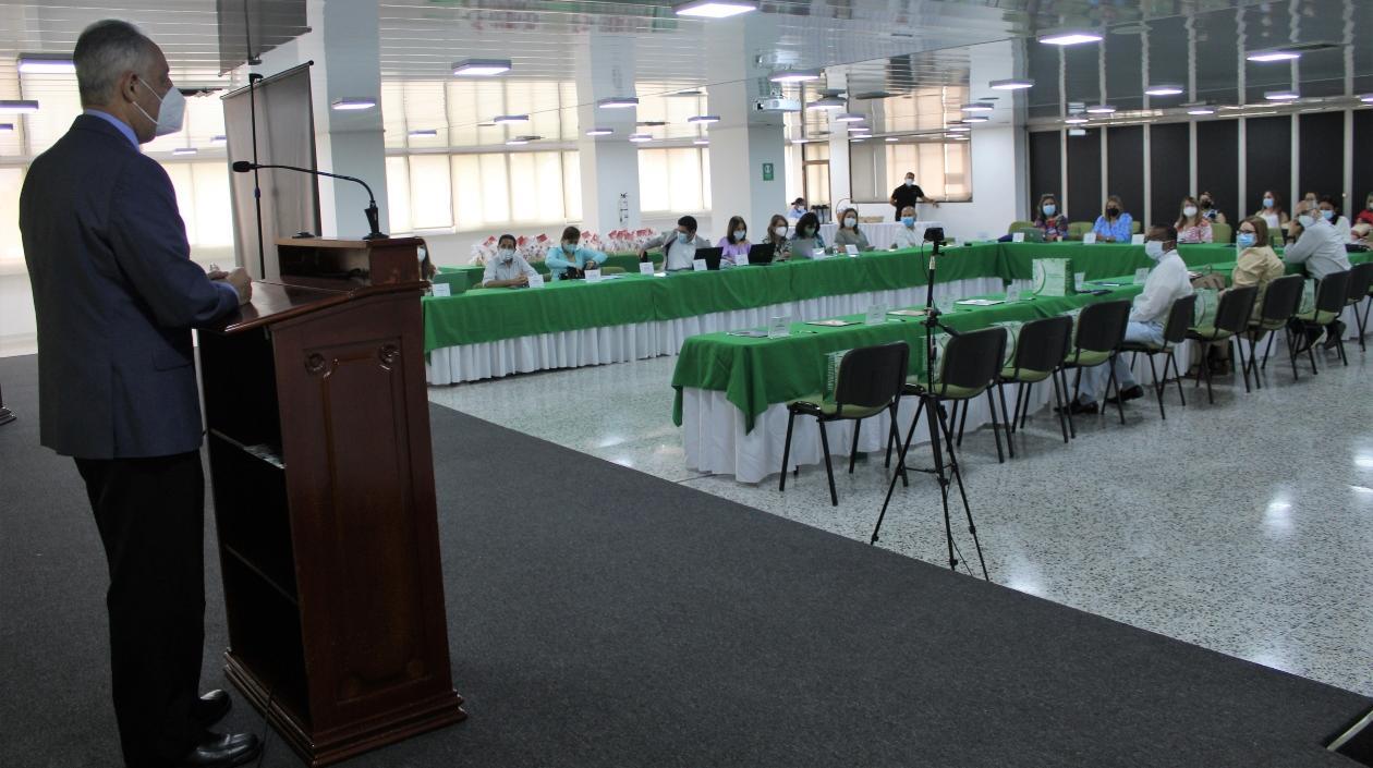 El rector de la Universidad Metropolitana, Juan José Acosta Ossío.
