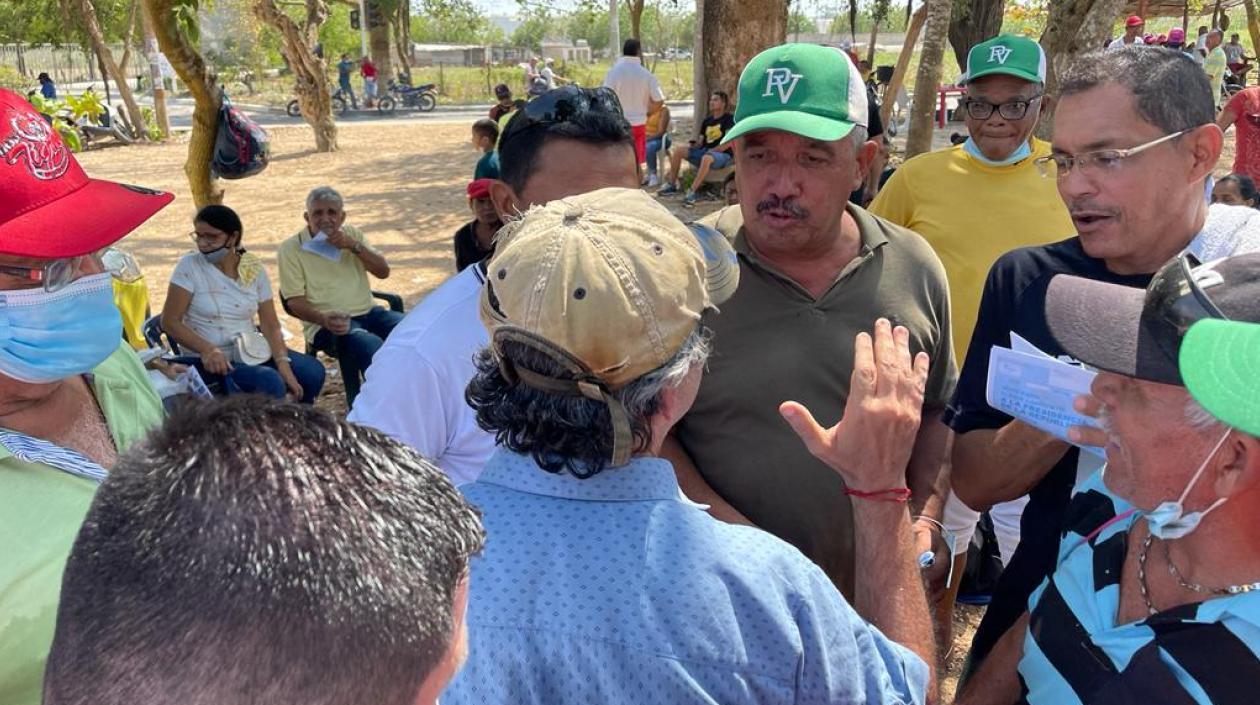 El precandidato Alex Char en su recorrido 