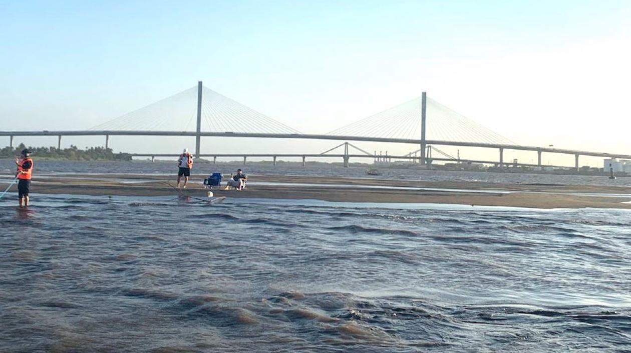La 'Isla Pechuga', al fondo el Puente Pumarejo.