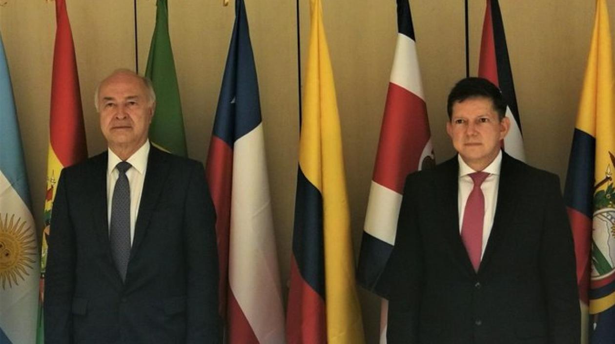 Enrique Gil y Wilson Ruíz.