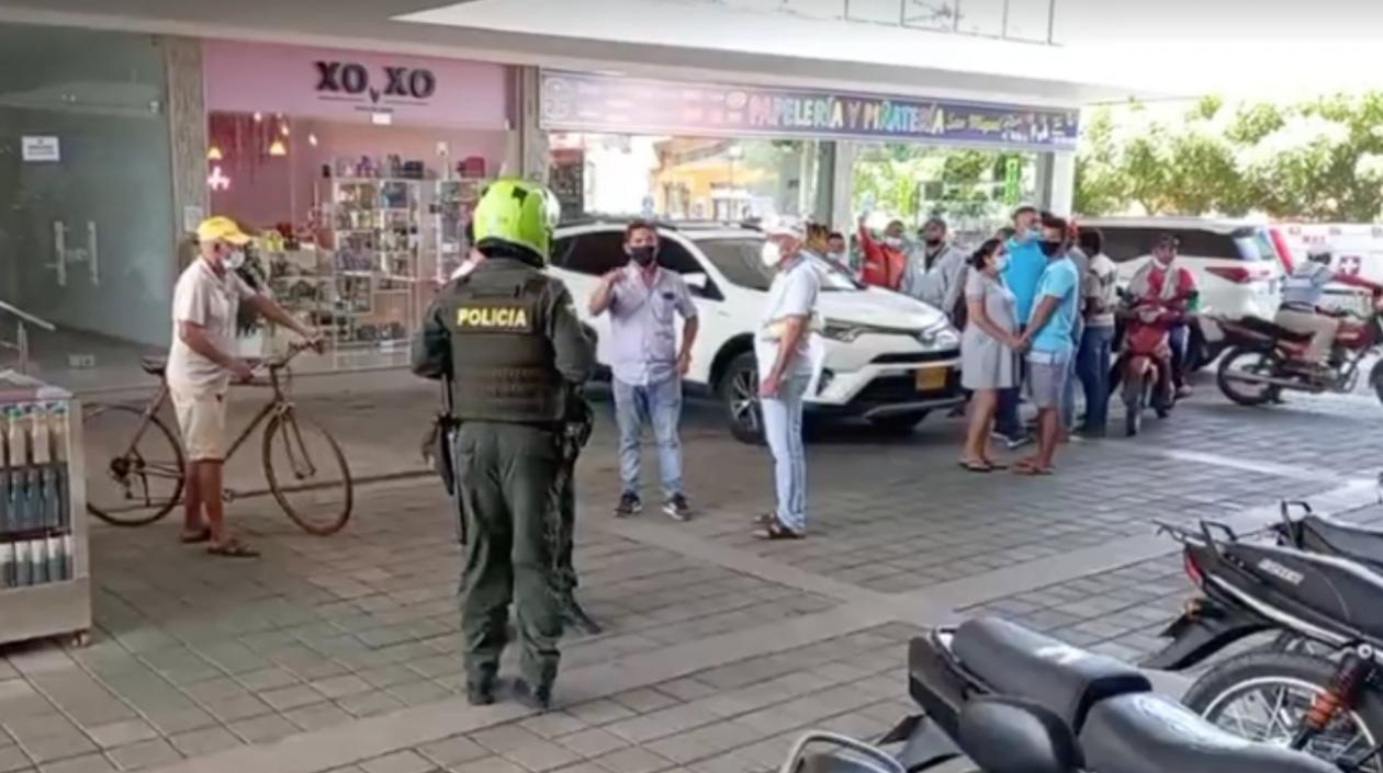 Lugar donde el vigilante disparó contra los presuntos delincuentes.