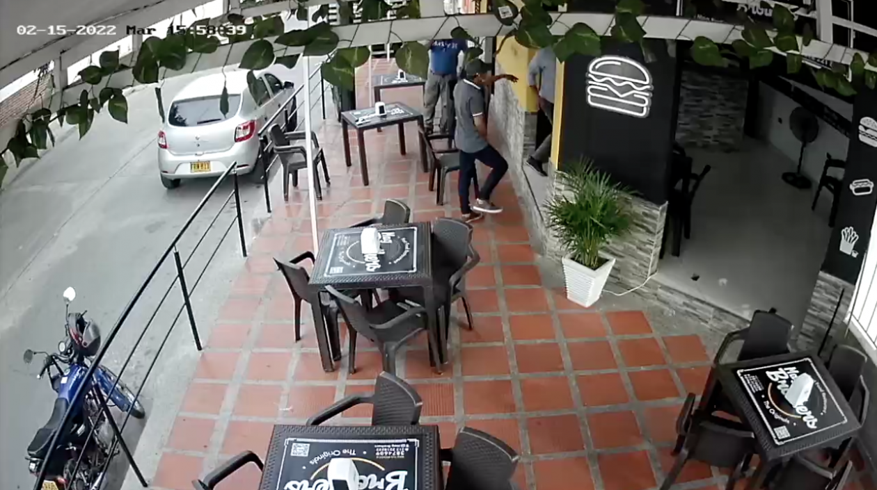 Momento del atraco de el local.