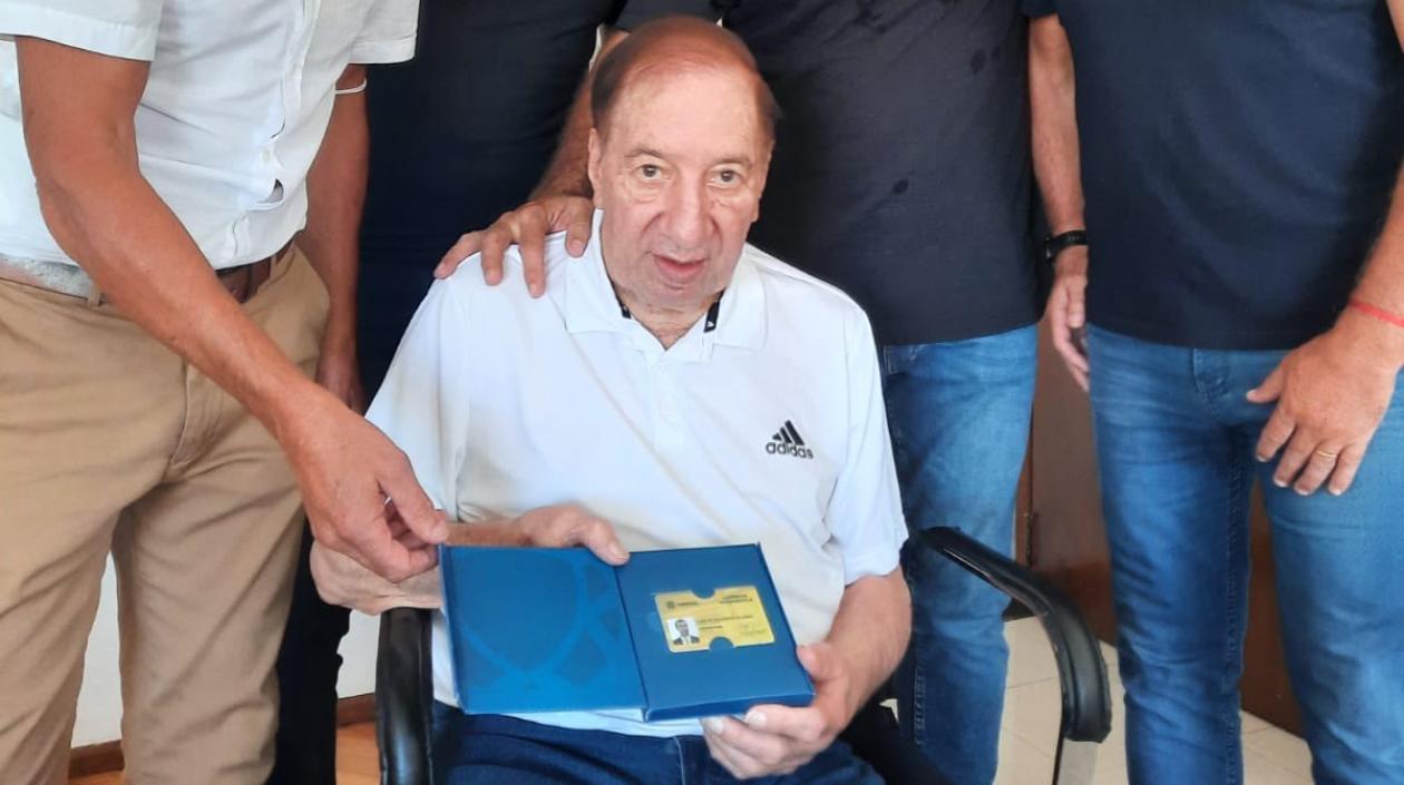 Carlos Salvador Bilardo tras recibir la distinción.