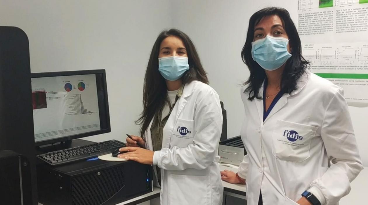 Las investigadoras Andrea G. Izquierdo (I) y Ana Belén Crujeiras (D) son las autoras principales de la investigación. 