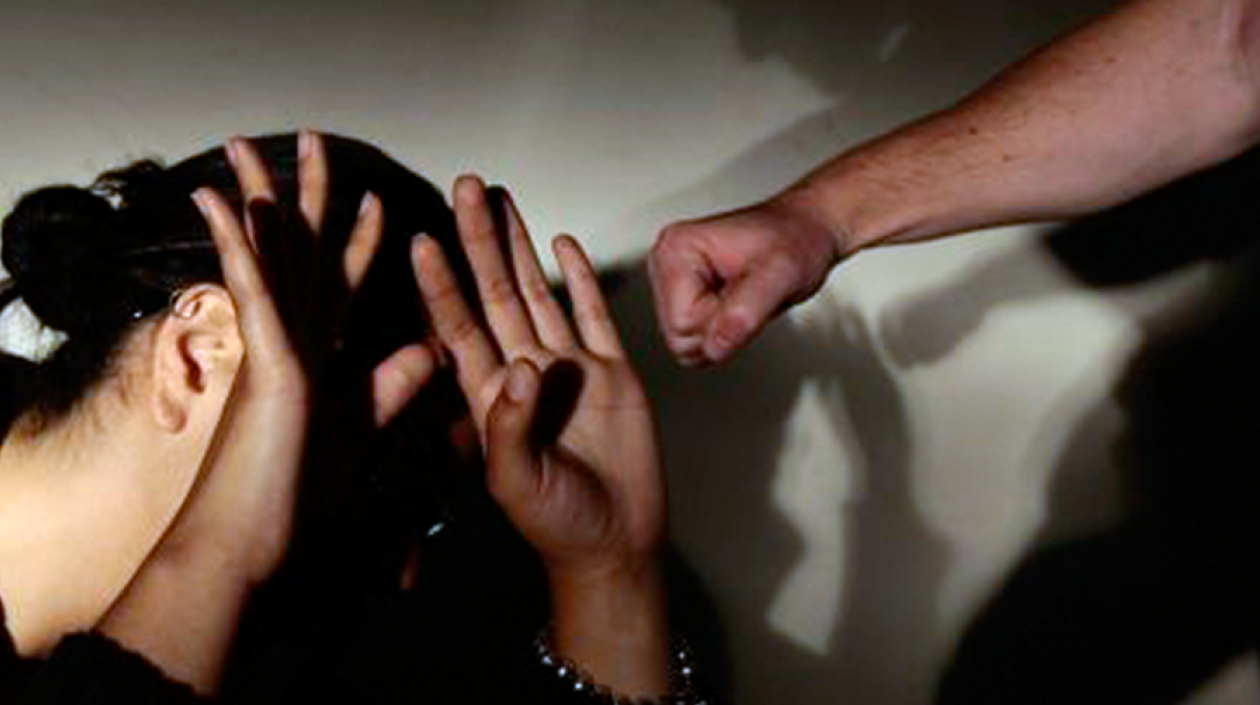 El hombre golpeó a su mujer al interior de la vivienda donde residían. 