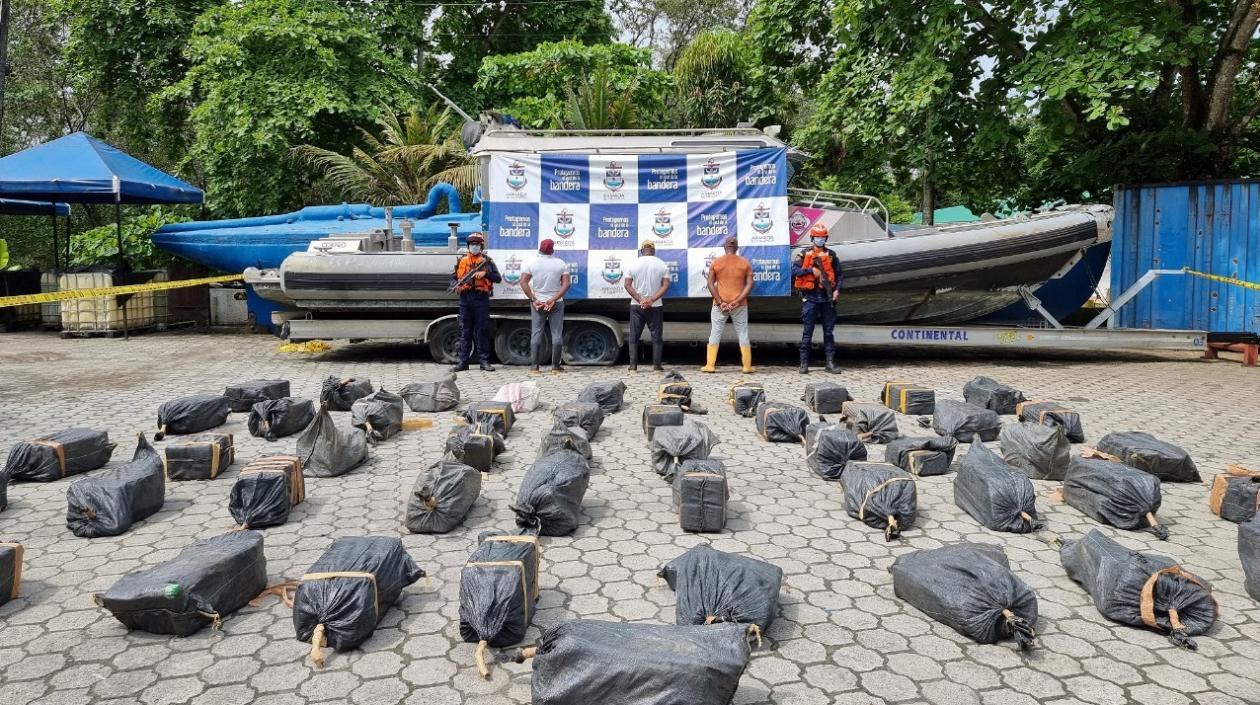 Foto de uno de los operativos contra narcos en el Pacífico.