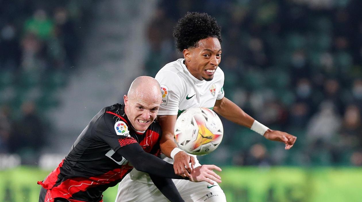 Johan Mojica en acción de partido. 