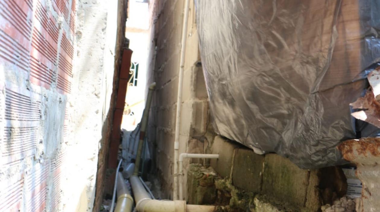 En este pasillo de la casa de Rosa María fue encontrado su cuerpo. 