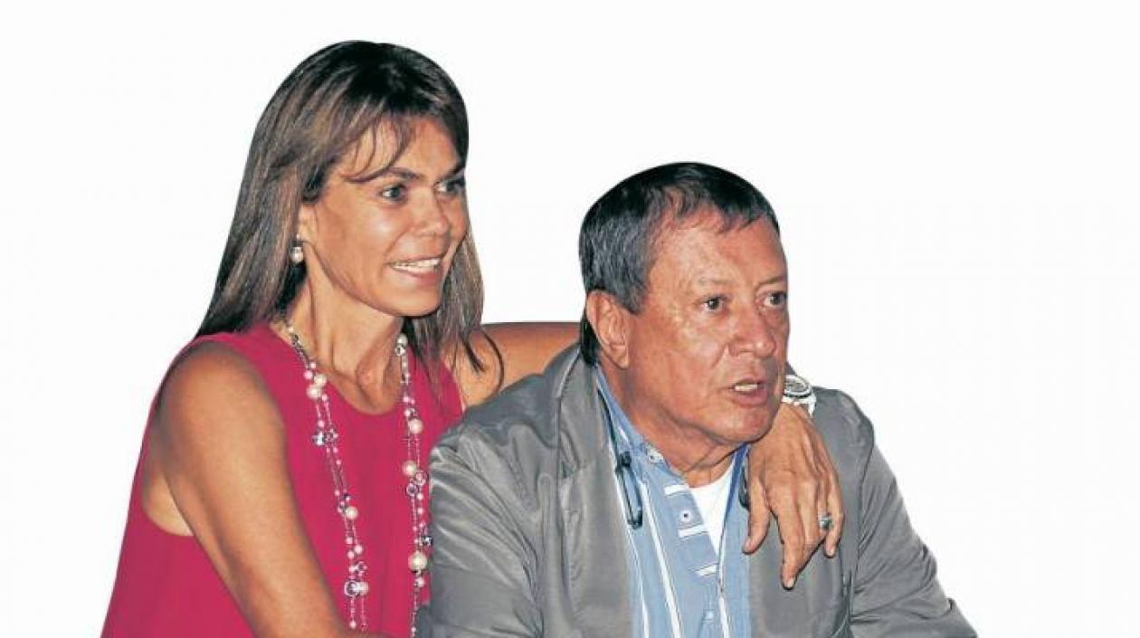 Olga Lucía Olarte al lado de Mario Hernández.