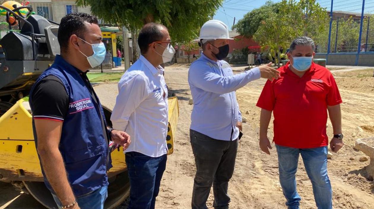 El director de Infraestructura Social de la entidad, Carlos Méndez, durante un inicio de obras en Atlántico.