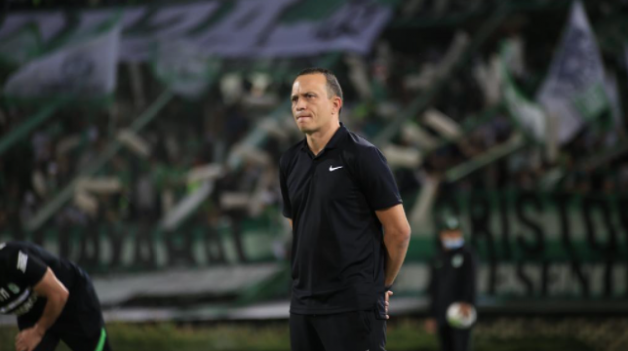 El técnico Alejandro Restrepo.