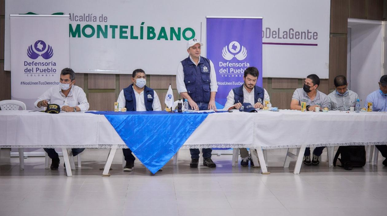 El Defensor del Pueblo, Carlos Camargo, en Montelíbano, Córdoba.