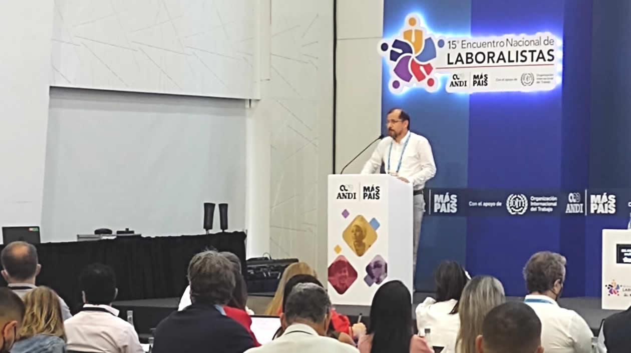 Ítalo Cardona en su intervención