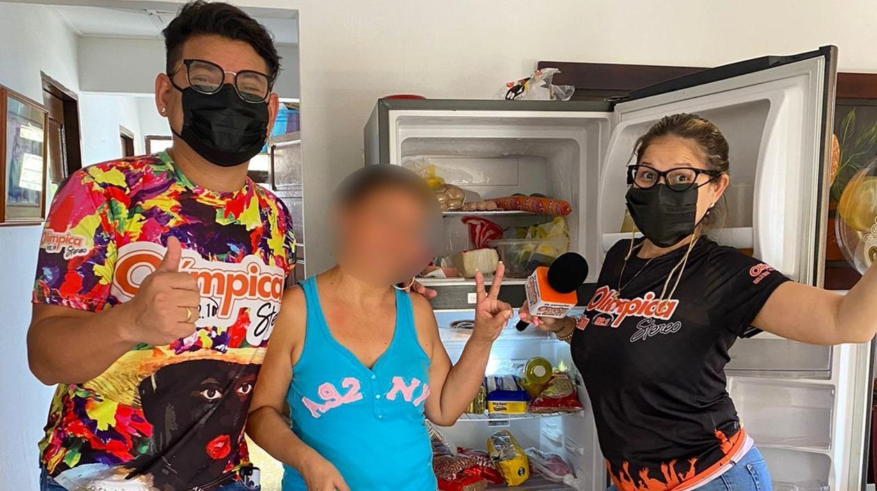 Los dos locutores atracados. 