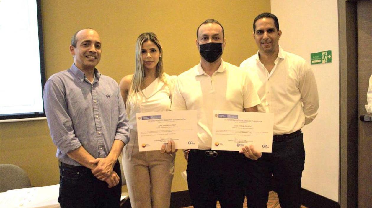 El Alcalde de Galapa, José Fernando Vargas, tras recibir el reconocimiento.