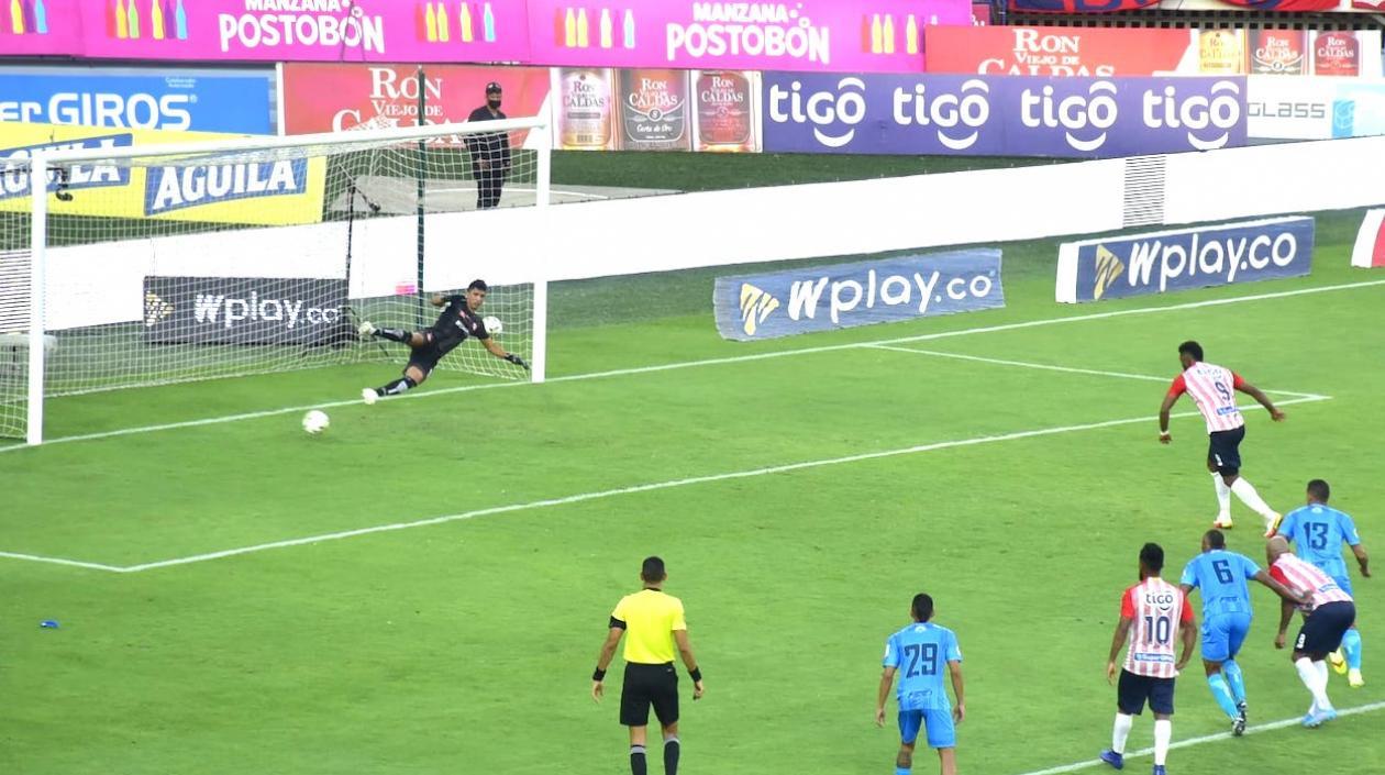 Cobro de tiro penal de Miguel Ángel Borja para el 3-1.