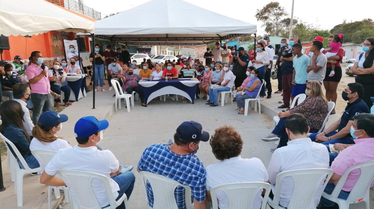 Funcionarios de la Alcaldía se reunieron con la comunidad.