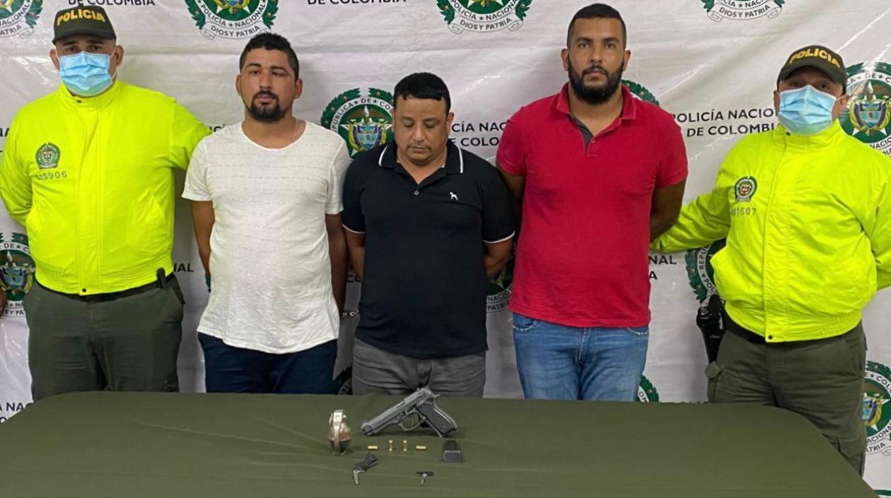 Los tres capturados.