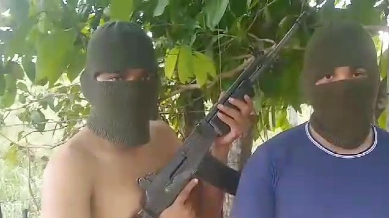 Encapuchados presuntos integrantes del 'Clan del Golfo'. 