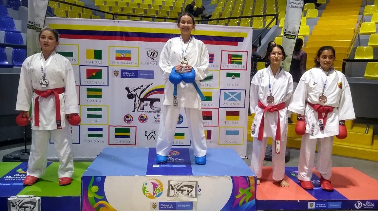 Laudith Cabrera con una de sus dos medallas de oro. 
