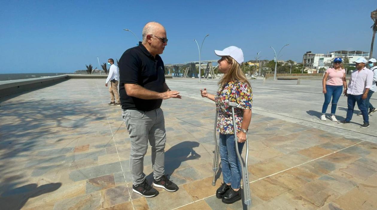 El empresario Christian Daes recorrió Puerto Colombia con la gobernadora Elsa Noguera.