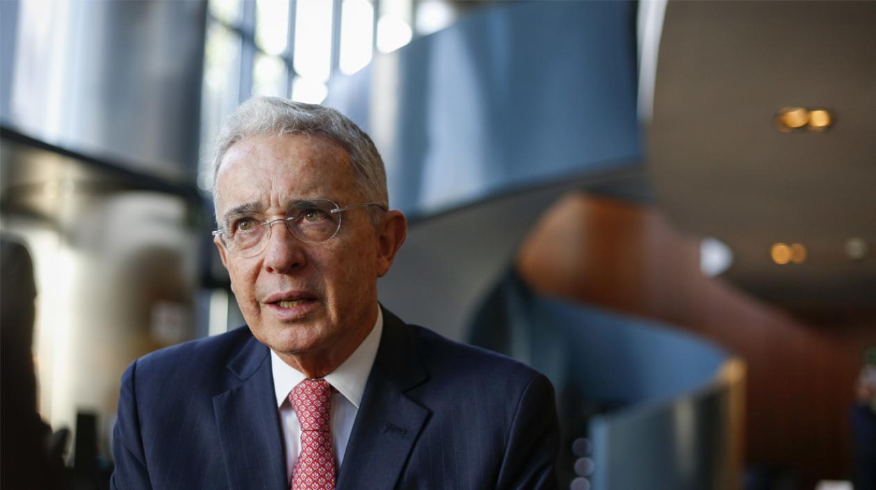 Álvaro Uribe Vélez.