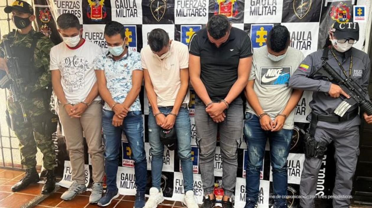 Los cinco capturados por el Ejército y el CTI. 