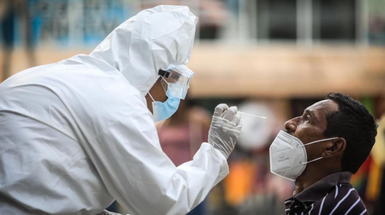 Colombianos siguen haciéndose la prueba del Covid-19.