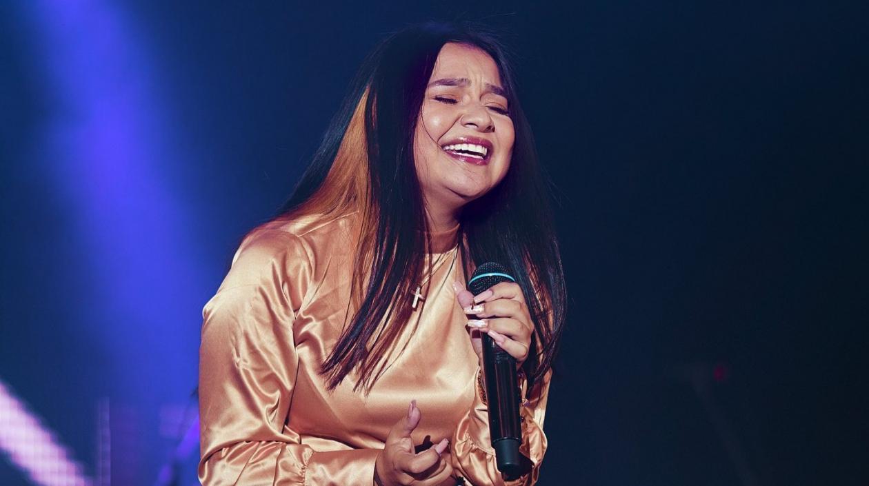 Daniela Mejía en su presentación en el concierto de Jesús Adrián Romero en Barranquilla.
