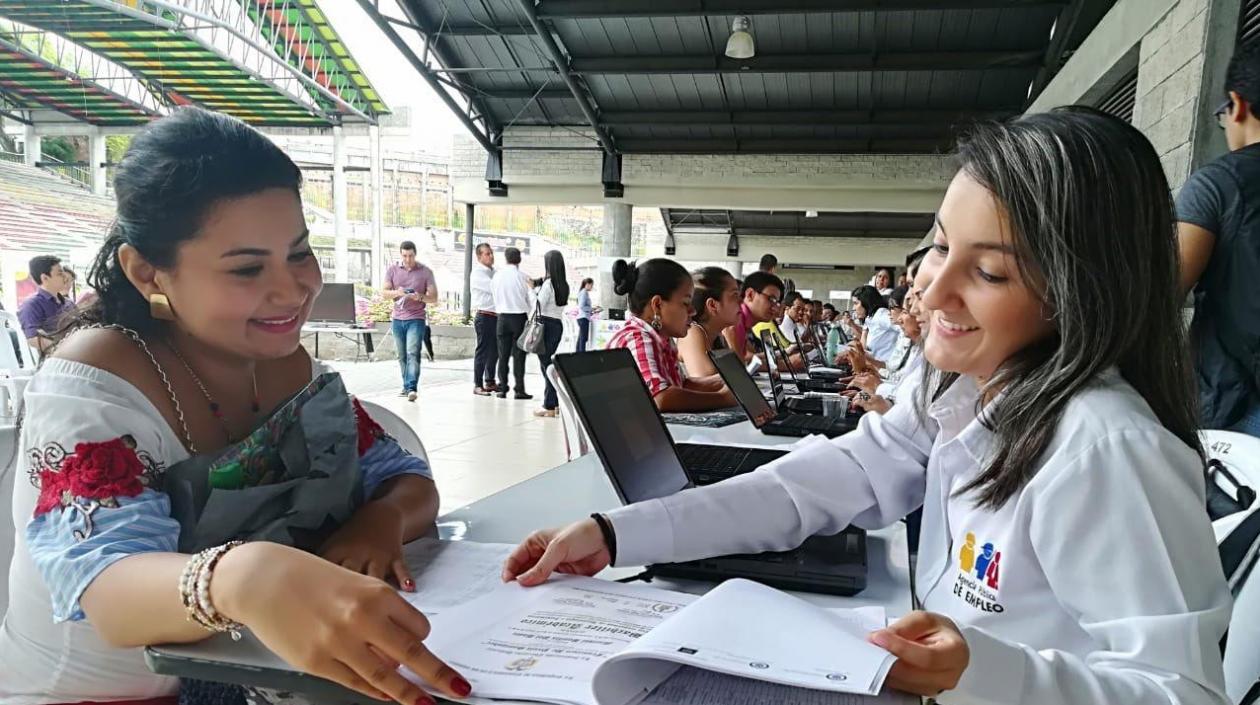 Las mujeres interesadas deben tener su título de bachillerato y 6 meses de experiencia en manipulación de alimentos.