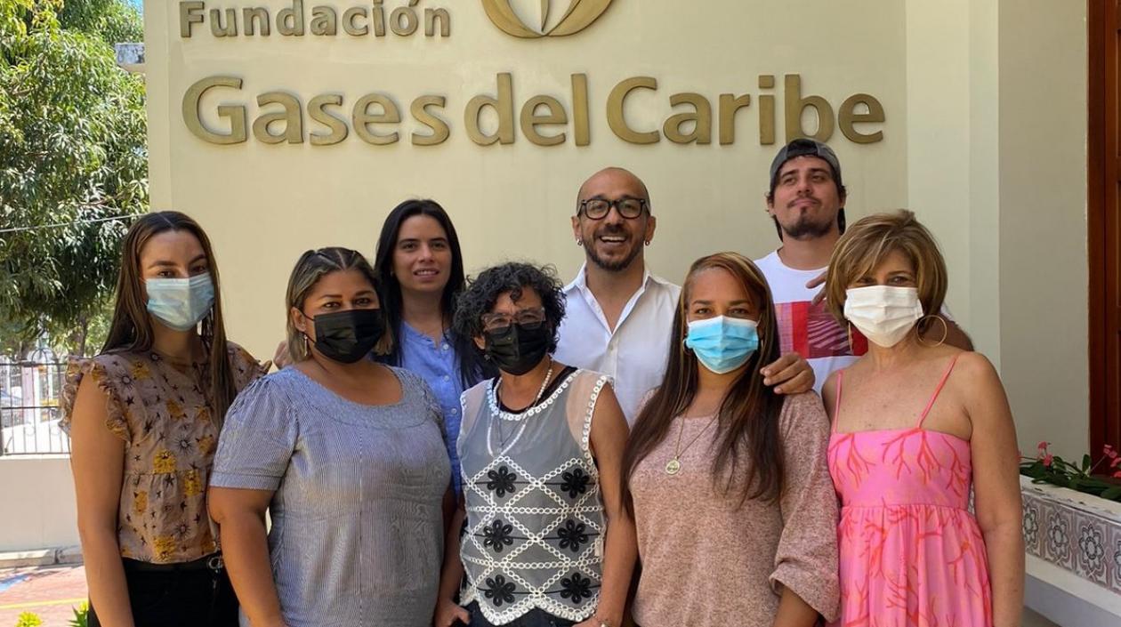 Artesanos y artistas beneficiados con la fundación de Gases del Caribe.
