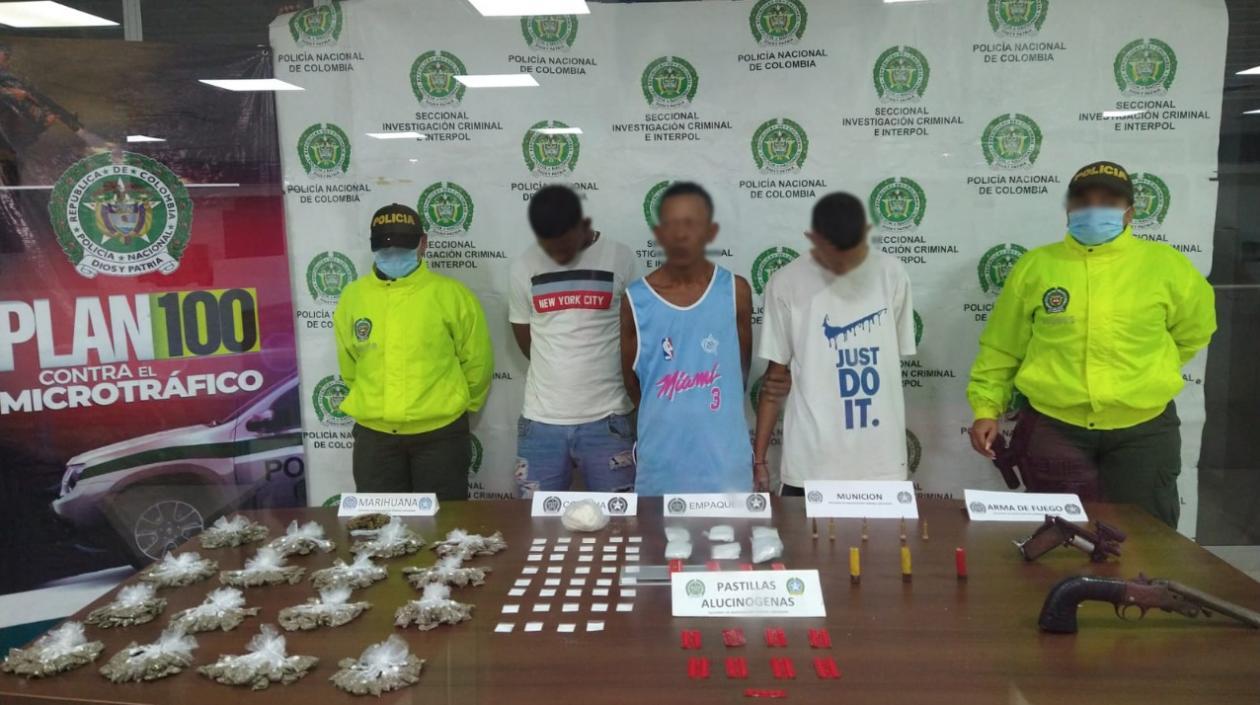 Los tres capturados durante los operativos. 