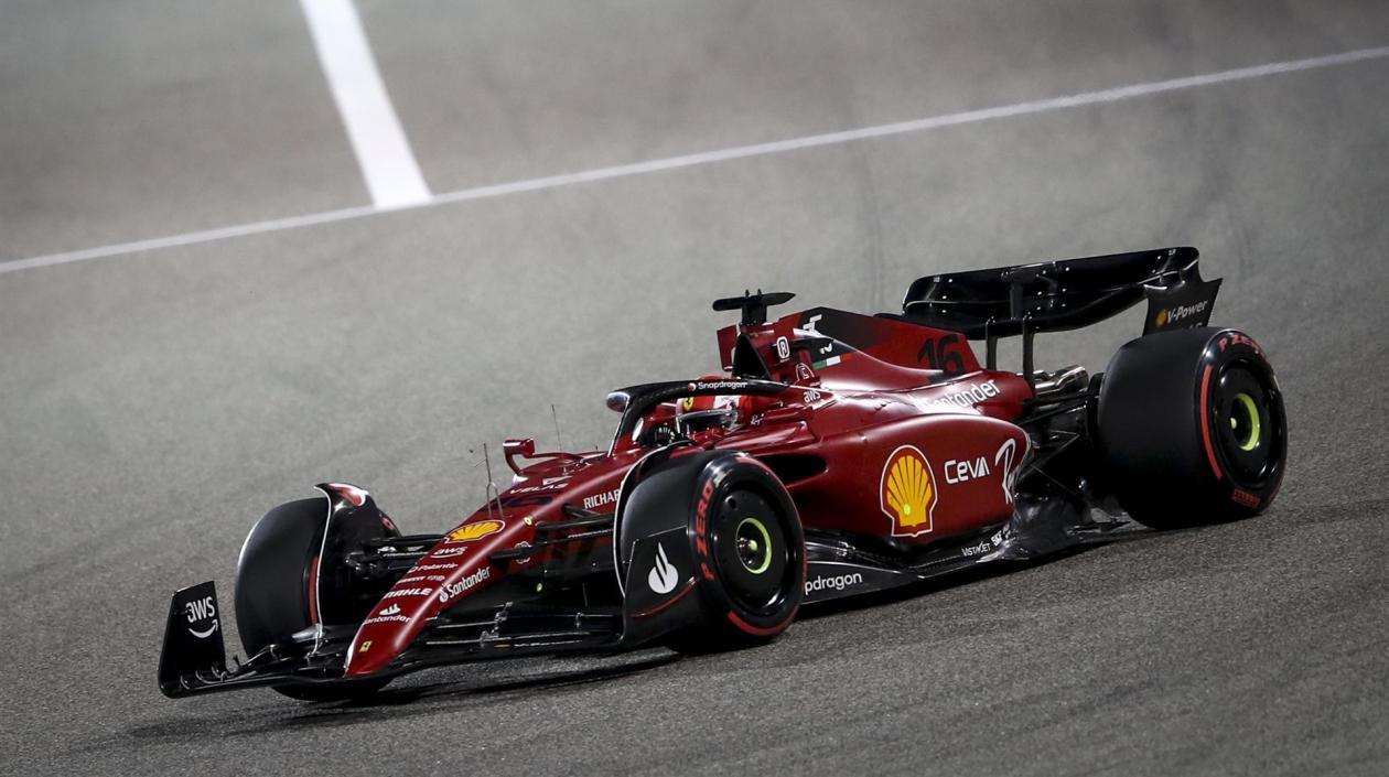 Charles Leclerc a bordo de su monoplaza Ferrari. 