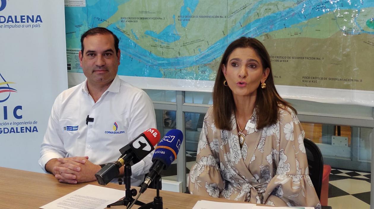 El Director de Cormagdalena  Pedro Pablo Jurado y la MinTransporte Ángela María Orozco.