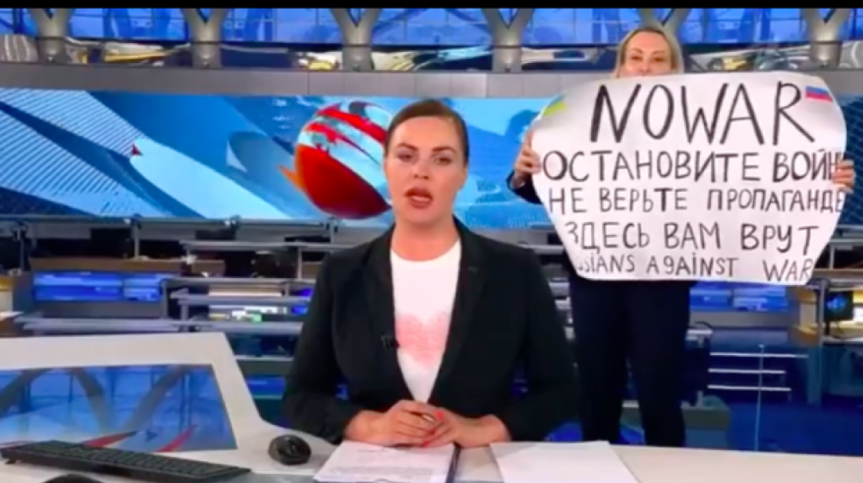 La periodista rusa Marina Ovsyánnikova.