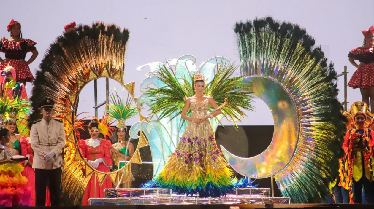 Valeria Charris con la corona de Reina del Carnaval 2022.