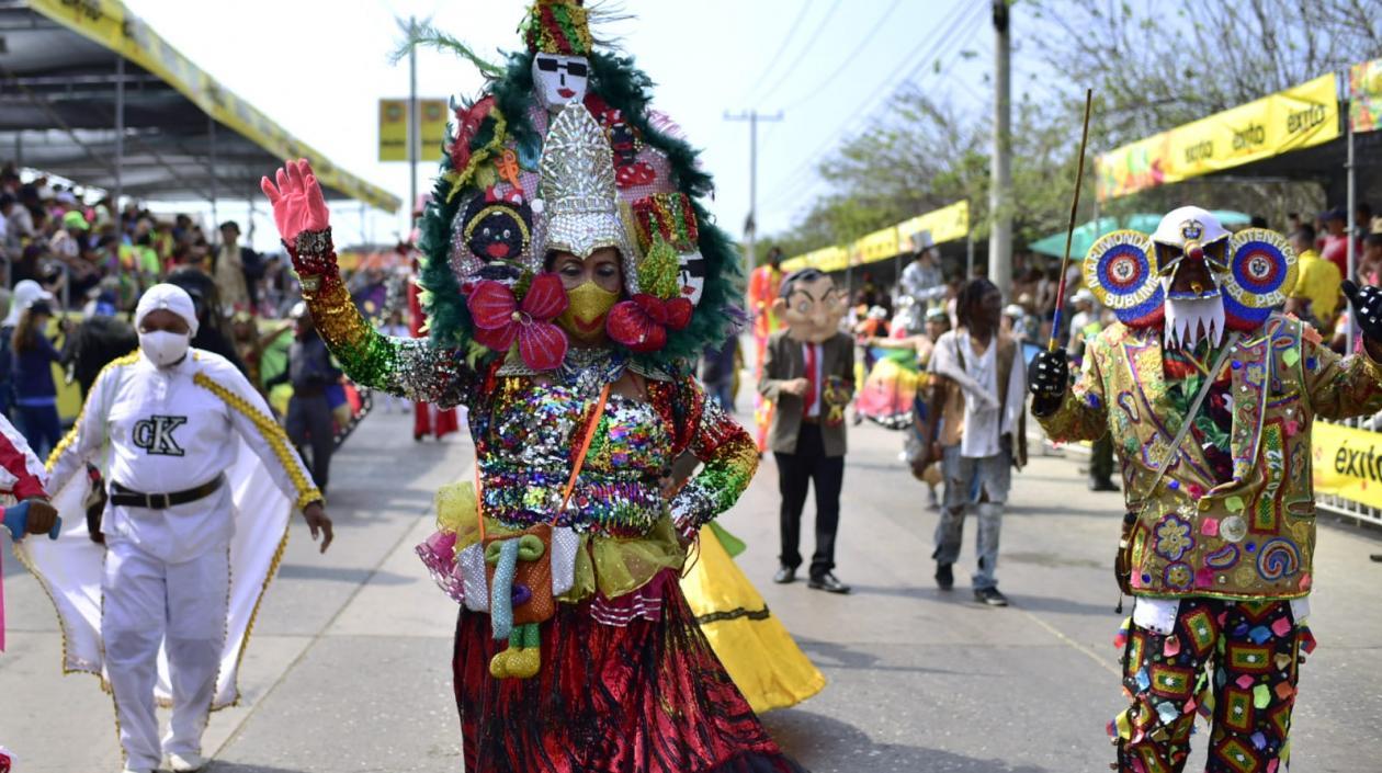 Uno de los disfraces durante la Gran Parada de Tradición.