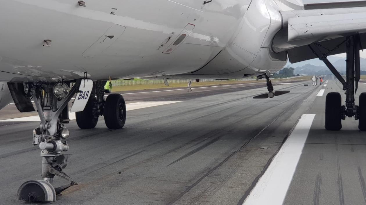 Llanta dañada del tren delantero del avión de Latam ocasionó aterrizaje de emergencia..