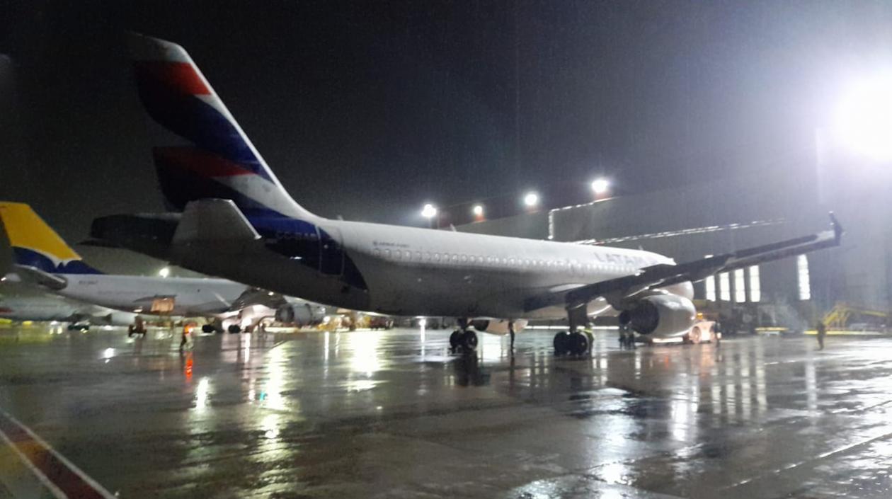 El avión que fue remolcado. 