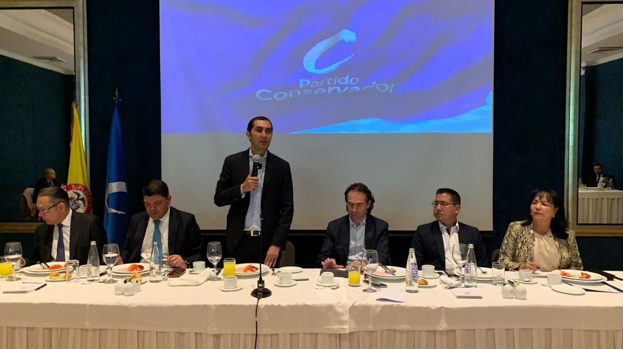 Líderes conservadores y Fico Gutiérrez.