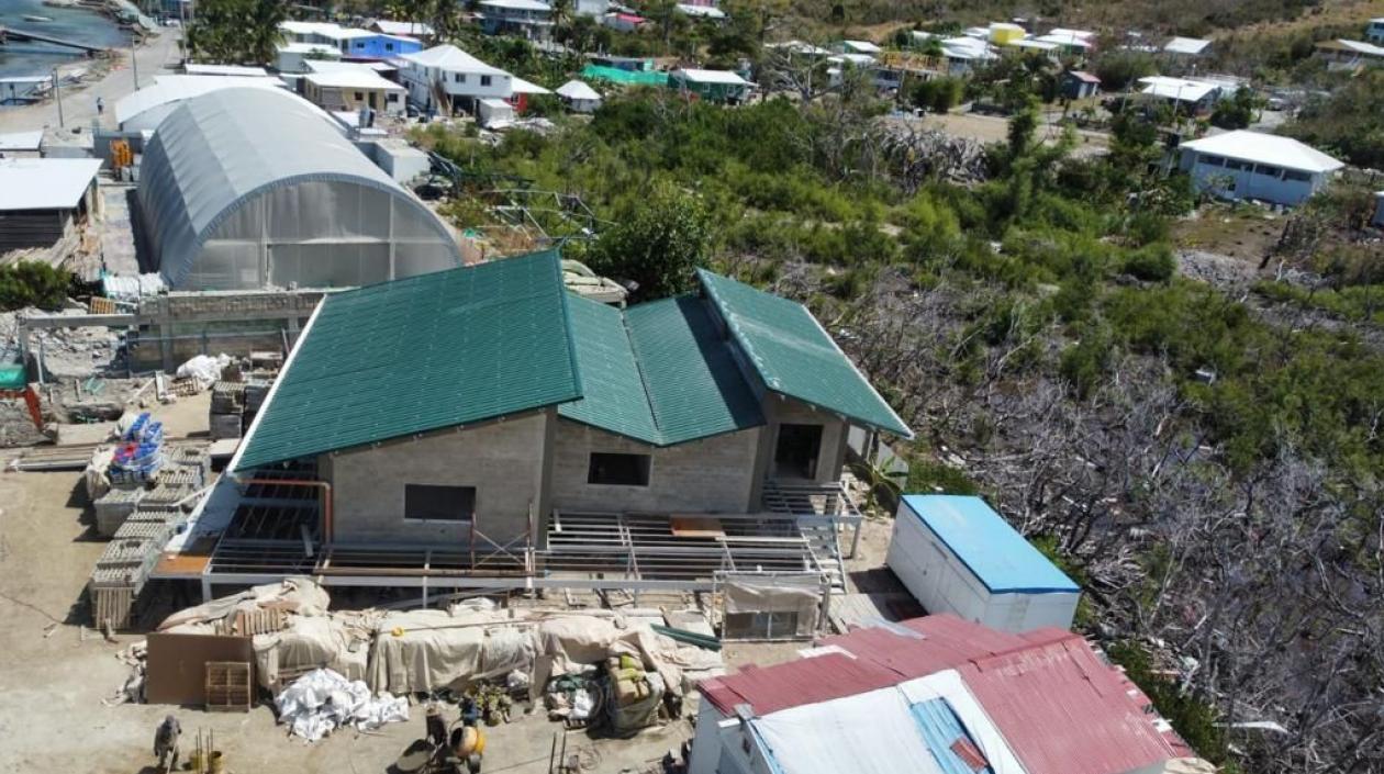 Así avanza la reconstrucción de la Capitanía de Puerto en Providencia.