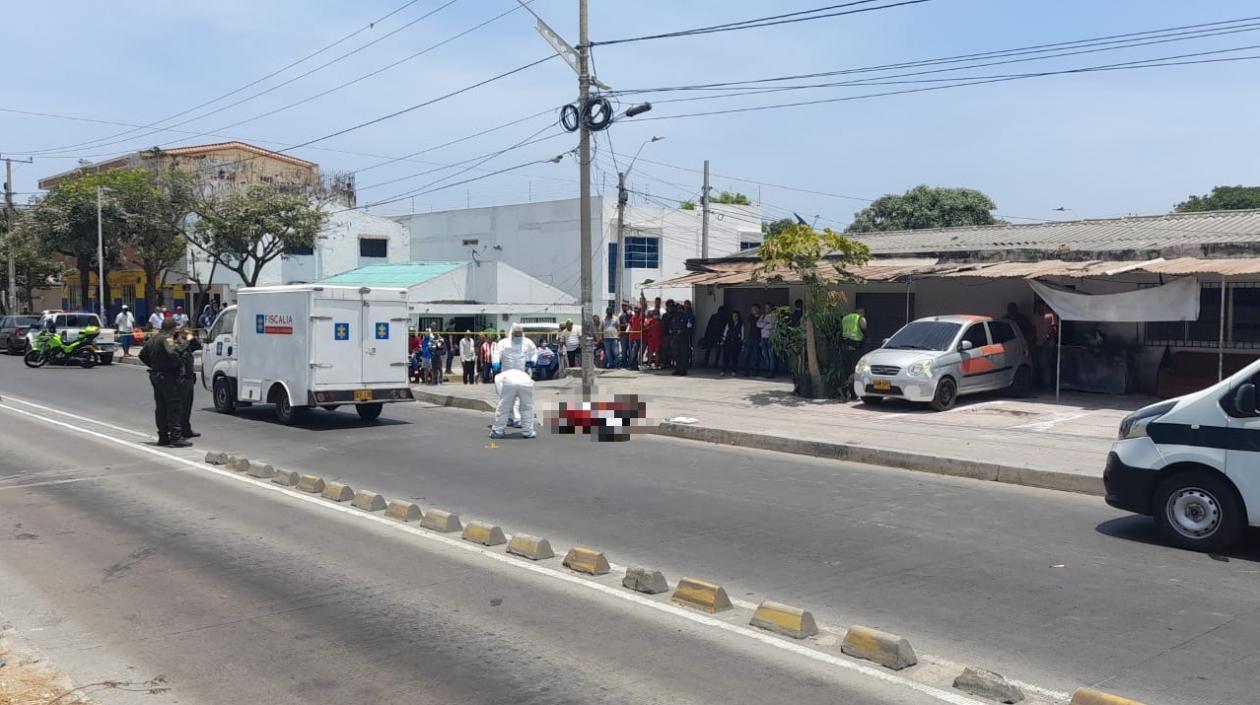 El hombre quedó muerto en plena calle Murillo. 
