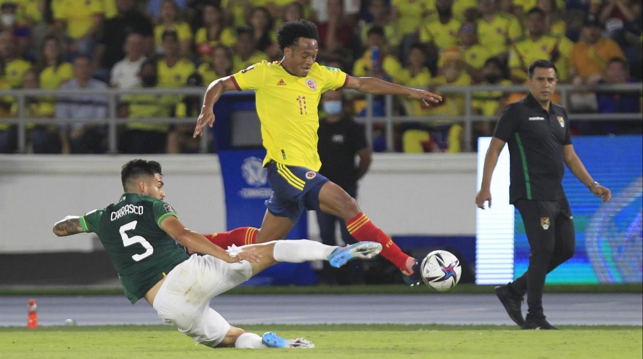 Juan Guillermo Cuadrado en plena acción del partido. 