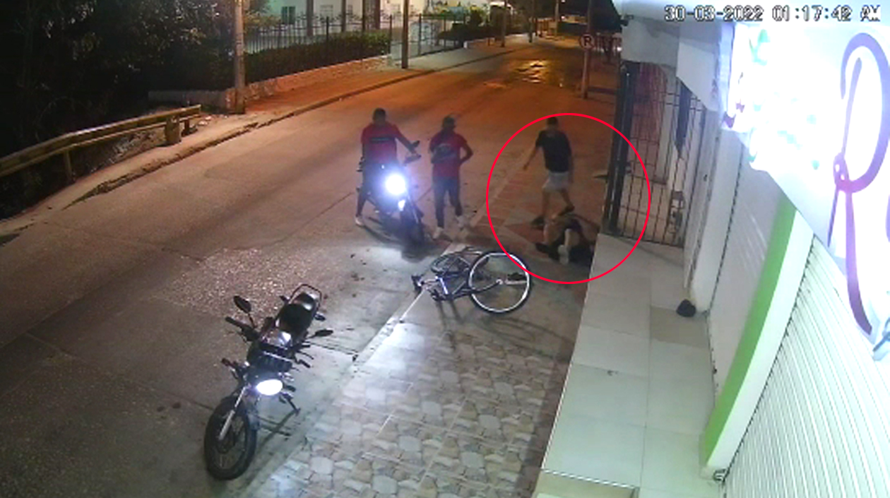 Momento del ataque a  Eduardo Ospino.