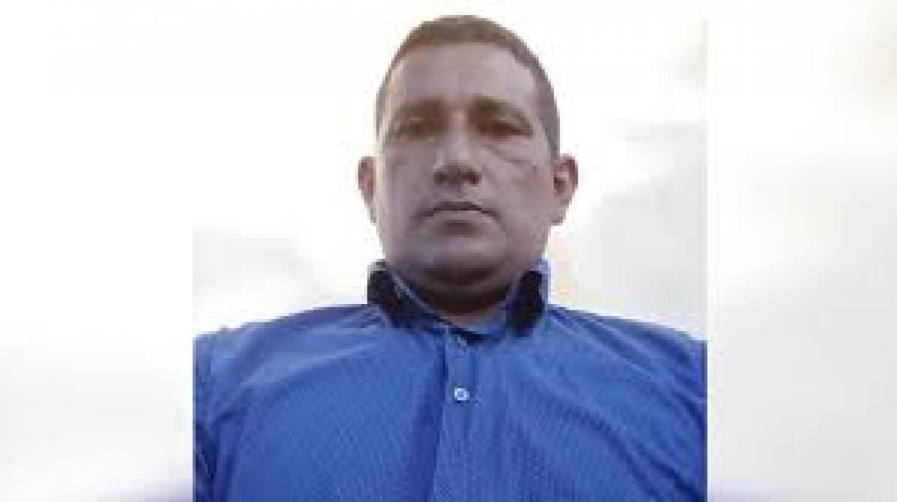 Alexánder Enrique Fernández Peñaloza, docente y líder social asesinado.