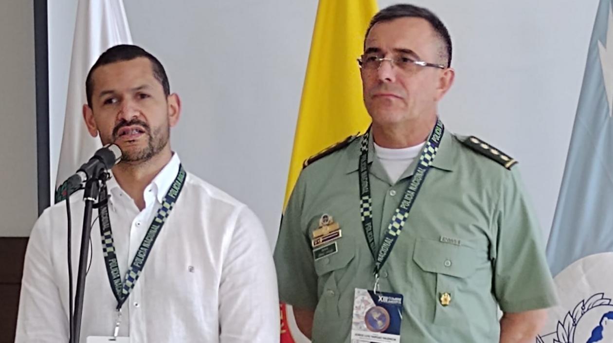 El ministro del Interior, Daniel Palacios, y el director de la Policía, Jorge Luis Vargas.