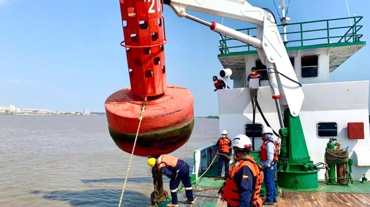 Labores de mantenimiento con el ARC 'Ciénaga de Mallorquín'.