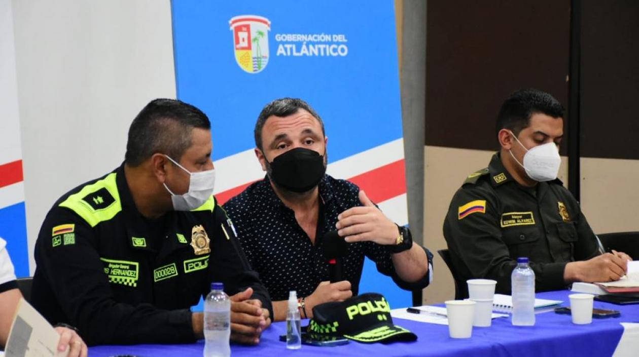 El secretario del Interior del Atlántico, Yesid Turbay (centro).