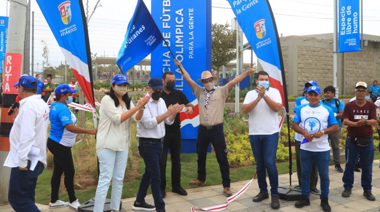 Acto de entrega de la cancha.